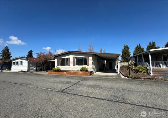 Photo 2 of Manufactured home for sale at 1402 22nd Street Ne #5, Auburn, WA 98002 | MLS# NWM2499360 | Listing updated on 2026-09-30