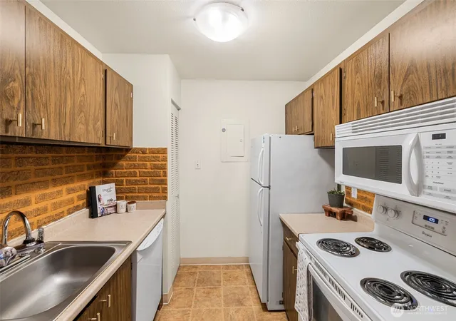 Photo 4 of Sale Pending at 1506 N Defiance St #R102, Tacoma, WA 98406 | MLS# NWM2499525 | Listing updated on 2026-09-25