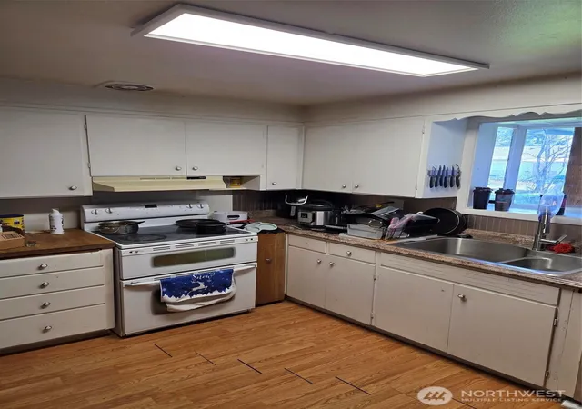 Photo 4 of Sale Pending at 1638 119th Street S, Tacoma, WA 98444 | MLS# NWM2499739 | Listing updated on 2026-09-02