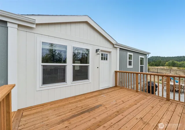 Photo 2 of Manufactured home for sale at 4604 Yorkshire Dr, Anacortes, WA 98221 | MLS# NWM2500066 | Listing updated on 2026-10-02