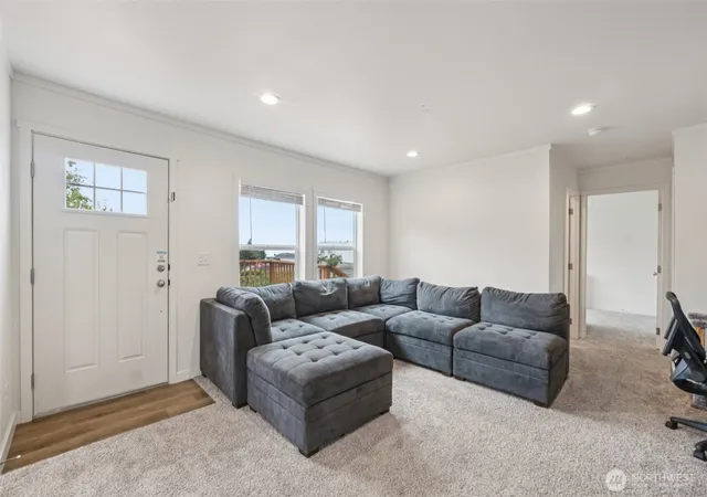 Photo 3 of Manufactured home for sale at 4604 Yorkshire Dr, Anacortes, WA 98221 | MLS# NWM2500066 | Listing updated on 2026-10-02
