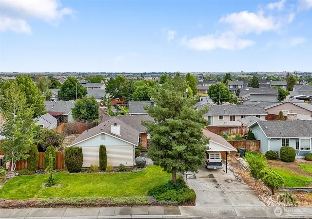 Photo 1 of Sale Pending at 603 N Crestview Dr, Moses Lake, WA 98837 | MLS# NWM2500140 | Listing updated on 2026-09-25