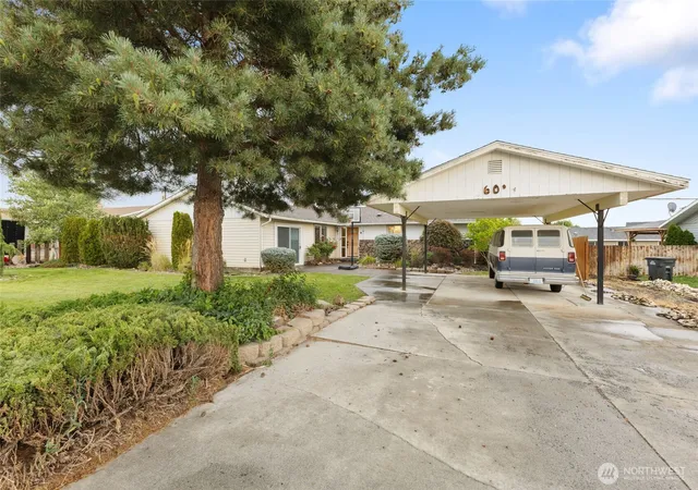 Photo 2 of Sale Pending at 603 N Crestview Dr, Moses Lake, WA 98837 | MLS# NWM2500140 | Listing updated on 2026-09-25