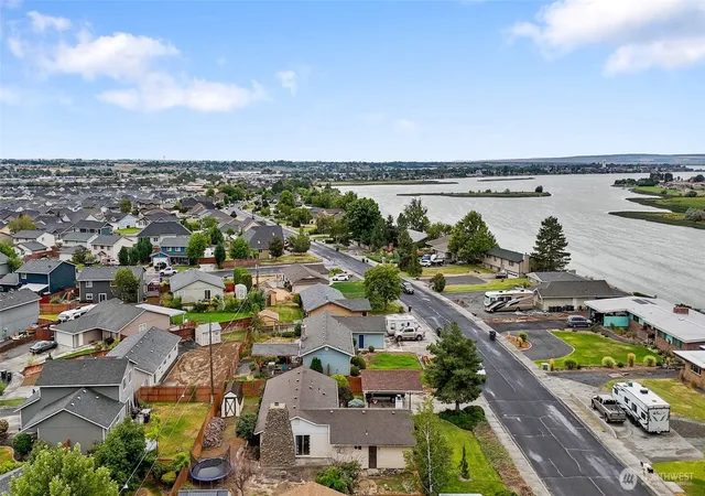 Photo 3 of Sale Pending at 603 N Crestview Dr, Moses Lake, WA 98837 | MLS# NWM2500140 | Listing updated on 2026-09-25