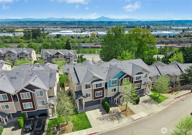 Photo 3 of Sale Pending at 527 Pilchuck Path, Everett, WA 98201 | MLS# NWM2500155 | Listing updated on 2026-09-17