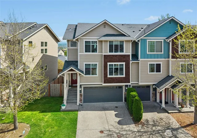 Photo 4 of Sale Pending at 527 Pilchuck Path, Everett, WA 98201 | MLS# NWM2500155 | Listing updated on 2026-09-17
