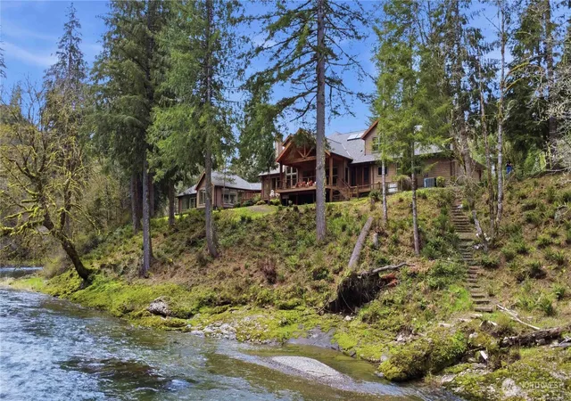 Photo 3 of Sale Pending at 125 Royal Coachman Ln, Kalama, WA 98625 | MLS# NWM2500204 | Listing updated on 2026-09-25