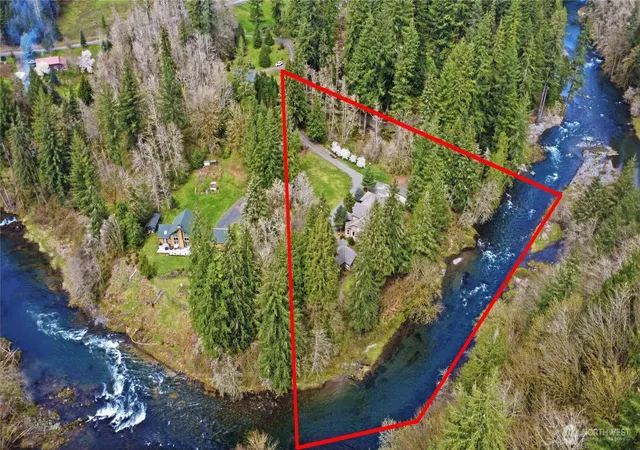 Photo 2 of Sale Pending at 125 Royal Coachman Ln, Kalama, WA 98625 | MLS# NWM2500204 | Listing updated on 2026-09-25