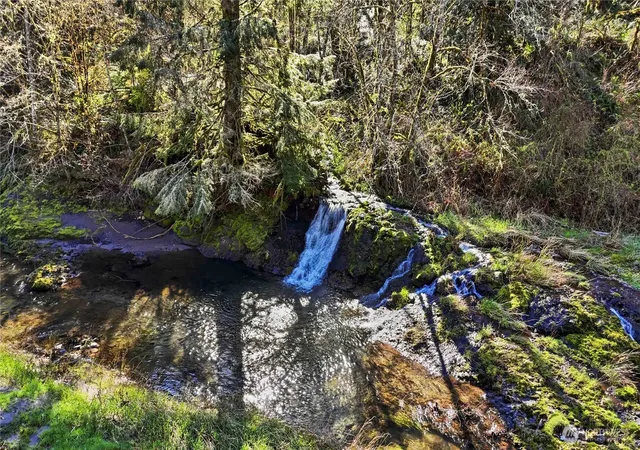Photo 3 of Sale Pending at 125 Royal Coachman Ln, Kalama, WA 98625 | MLS# NWM2500204 | Listing updated on 2026-09-25
