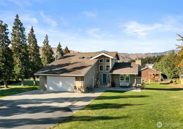 Photo 3 of Single family home for sale at 530 S Lynn, East Wenatchee, WA 98802 | MLS# NWM2500614 | Listing updated on 2026-09-30