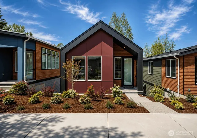 Photo 2 of Single family home for sale at 4027 Aberdeen Way Ne, Renton, WA 98056 | MLS# NWM2500993 | Listing updated on 2026-10-01