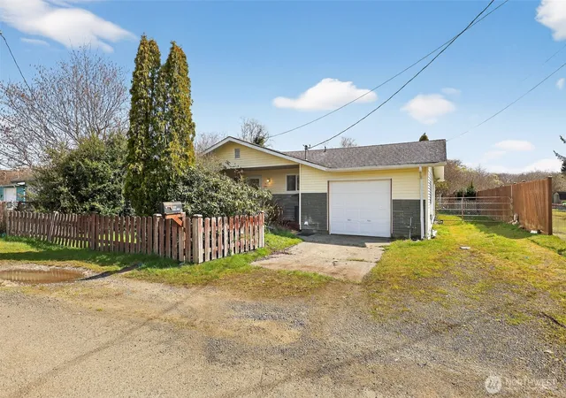 Photo 2 of Sale Pending at 1010 Coolidge Rd, Aberdeen, WA 98520 | MLS# NWM2501309 | Listing updated on 2026-09-24