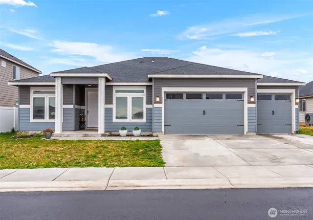 Photo 1 of Sale Pending at 911 Ne 7th Avenue, Quincy, WA 98848 | MLS# NWM2501384 | Listing updated on 2026-09-25