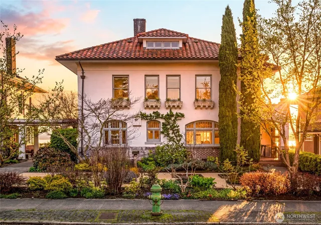 Photo 2 of Mansion for sale at 2844 Cascadia Ave S, Seattle, WA 98144 | MLS# NWM2501503 | Listing updated on 2026-09-22