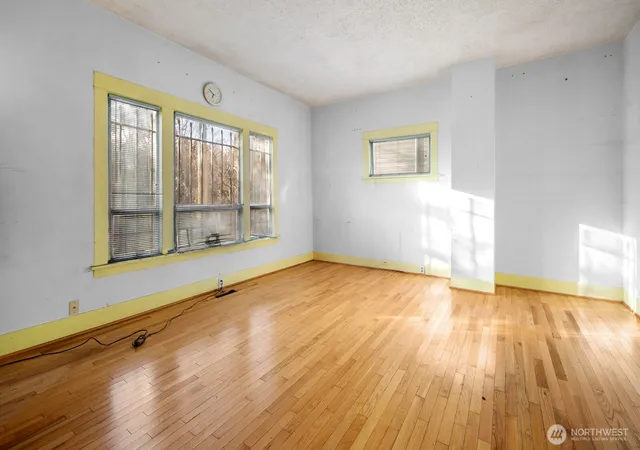 Photo 3 of Sale Pending at 3226 S Edmunds St, Seattle, WA 98118 | MLS# NWM2501551 | Listing updated on 2026-06-29