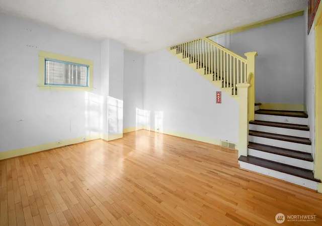 Photo 4 of Sale Pending at 3226 S Edmunds St, Seattle, WA 98118 | MLS# NWM2501551 | Listing updated on 2026-06-29