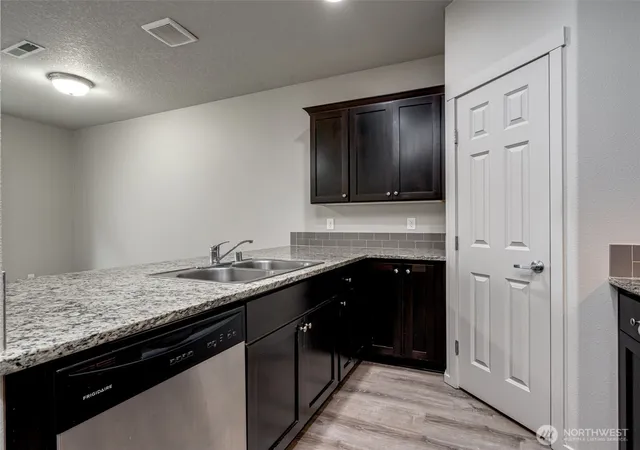 Photo 4 of Single family home for sale at 1427 NE 83rd Drive, Vancouver, WA 98665 | MLS# NWM2502055 | Listing updated on 2026-09-28
