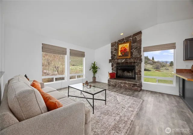 Photo 4 of Single family home for sale at 109 Nelmida Ln, Chelan, WA 98816 | MLS# NWM2502239 | Listing updated on 2026-09-30