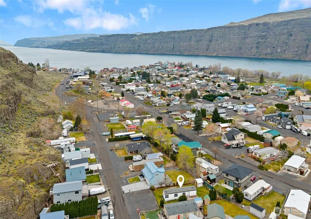 Photo 3 of Manufactured home for sale at 670 SW Section Ave, Quincy, WA 98848 | MLS# NWM2502310 | Listing updated on 2026-09-21