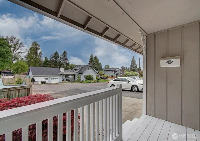 Photo 3 of Single family home for sale at 616 N 4th Avenue, Kelso, WA 98626 | MLS# NWM2502353 | Listing updated on 2026-09-29