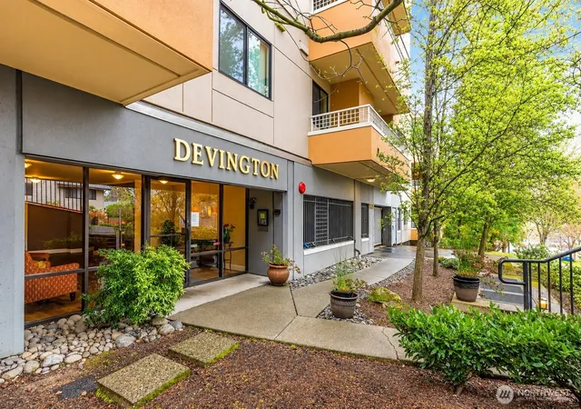 Photo 1 of Condo for sale at 7600 Southeast 29th St #311, Mercer Island, WA 98040 | MLS# NWM2502461 | Listing updated on 2026-09-29