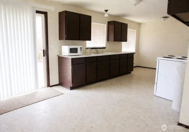 Photo 2 of Sale Pending at 1100 Coolidge Rd, Aberdeen, WA 98520 | MLS# NWM2502472 | Listing updated on 2026-10-01