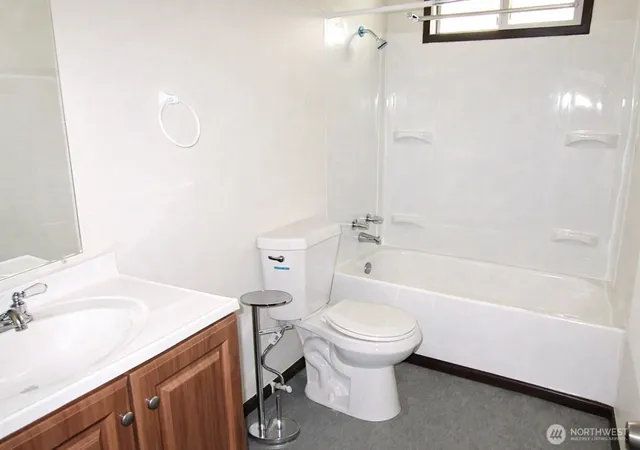 Photo 4 of Sale Pending at 1100 Coolidge Rd, Aberdeen, WA 98520 | MLS# NWM2502472 | Listing updated on 2026-10-01