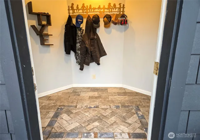 Photo 3 of Single family home for sale at 15 Anfair Ln, Curlew, WA 99118 | MLS# NWM2502493 | Listing updated on 2026-09-21