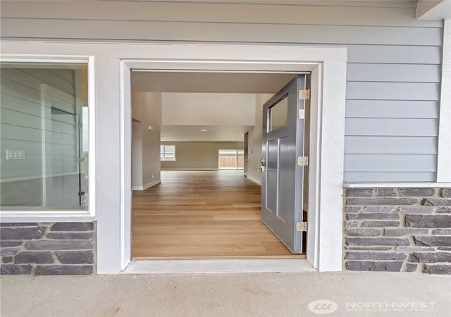 Photo 2 of Single family home for sale at 404 E Heatherstone Ct, Ellensburg, WA 98926 | MLS# NWM2502574 | Listing updated on 2026-09-29