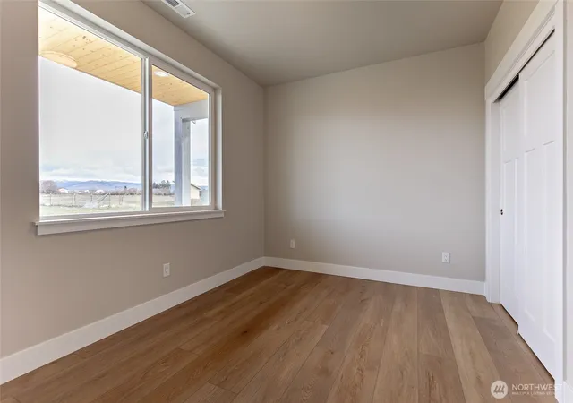 Photo 3 of Single family home for sale at 404 E Heatherstone Ct, Ellensburg, WA 98926 | MLS# NWM2502574 | Listing updated on 2026-09-29