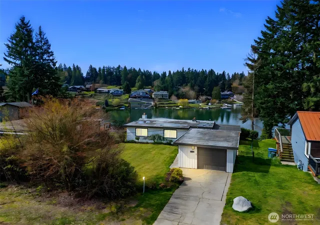 Photo 2 of Single family home for sale at 3118 Deer Is Dr E, Lake Tapps, WA 98391 | MLS# NWM2502647 | Listing updated on 2026-09-21