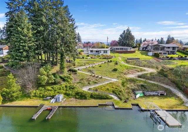 Photo 3 of Single family home for sale at 3118 Deer Is Dr E, Lake Tapps, WA 98391 | MLS# NWM2502647 | Listing updated on 2026-09-21