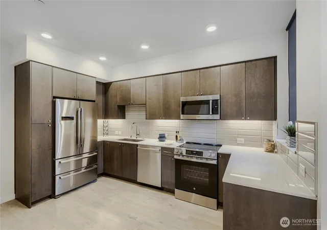Photo 3 of Townhouse for sale at 3070 SW Avalon Way #G, Seattle, WA 98126 | MLS# NWM2502705 | Listing updated on 2026-09-29