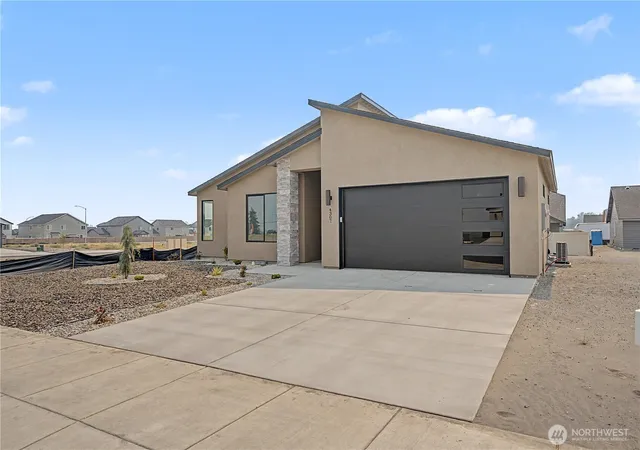 Photo 1 of Sale Pending at 4307 W Surf Scoter St, Moses Lake, WA 98837 | MLS# NWM2502733 | Listing updated on 2026-09-26