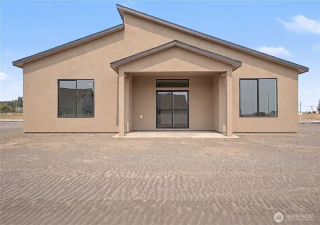 Photo 2 of Sale Pending at 4307 W Surf Scoter St, Moses Lake, WA 98837 | MLS# NWM2502733 | Listing updated on 2026-09-26