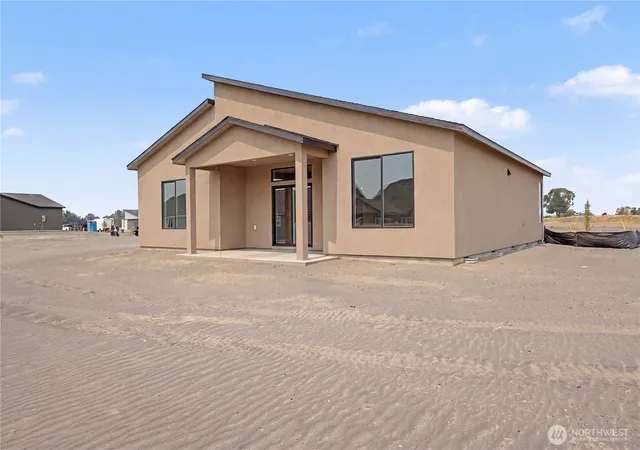Photo 3 of Sale Pending at 4307 W Surf Scoter St, Moses Lake, WA 98837 | MLS# NWM2502733 | Listing updated on 2026-09-26