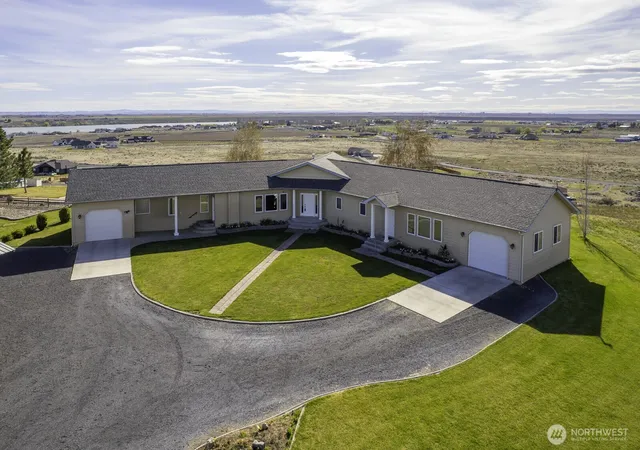 Photo 2 of Single family home for sale at 7618 Bouldercrest Rd Ne, Moses Lake, WA 98837 | MLS# NWM2502749 | Listing updated on 2026-09-28