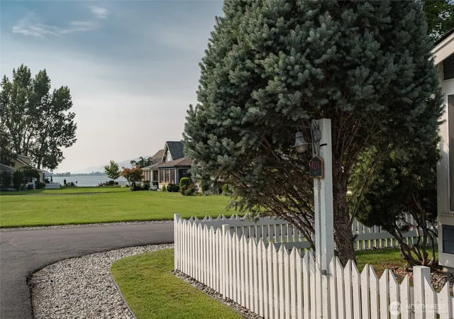 Photo 3 of Single family home for sale at 101 Flip Flop Ln, Oroville, WA 98844 | MLS# NWM2502827 | Listing updated on 2026-09-21