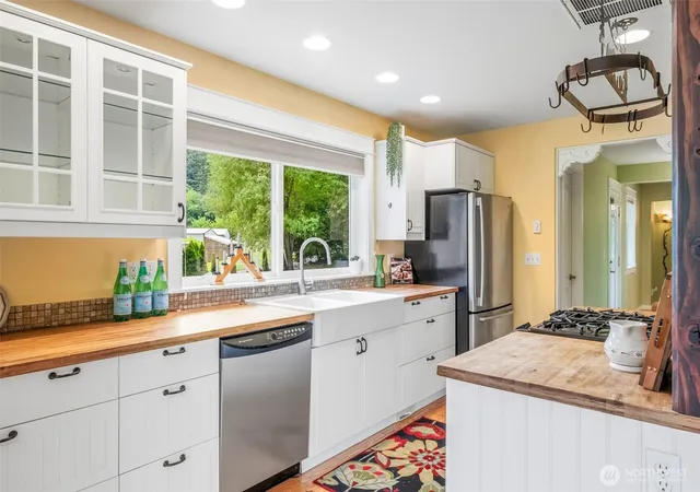 Photo 3 of Single family home for sale at 10785 Lone Pine Dr, Leavenworth, WA 98826 | MLS# NWM2502842 | Listing updated on 2026-09-25