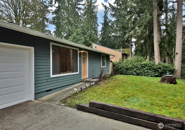 Photo 2 of Single family home for sale at 7875 Mortland Dr, Clinton, WA 98236 | MLS# NWM2502927 | Listing updated on 2026-09-21