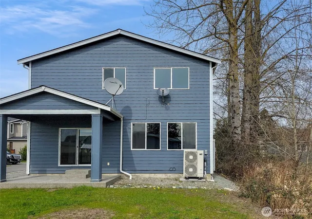 Photo 4 of Single family home for sale at 511 Debbie Dr, Sedro Woolley, WA 98284 | MLS# NWM2503035 | Listing updated on 2026-09-24