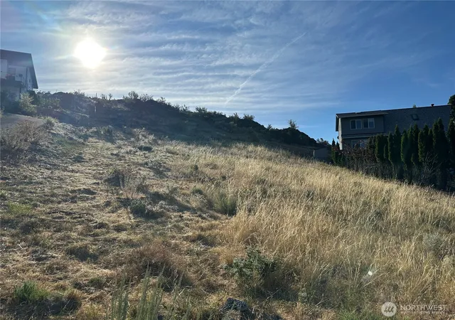 Photo 4 of Land for sale at 211 Pinnacle Pl, Chelan, WA 98816 | MLS# NWM2503111 | Listing updated on 2026-09-21