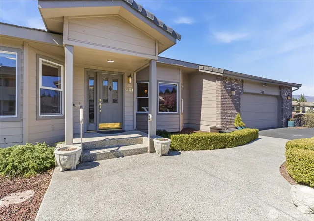 Photo 3 of Condo for sale at 1380 Eastmont Ave #401, East Wenatchee, WA 98802 | MLS# NWM2503117 | Listing updated on 2026-09-21