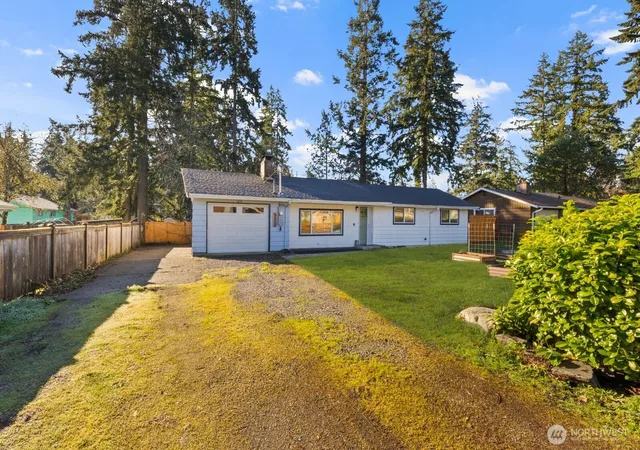 Photo 4 of Single family home for sale at 9808 Lawndale Ave SW, Lakewood, WA 98498 | MLS# NWM2503171 | Listing updated on 2026-10-01
