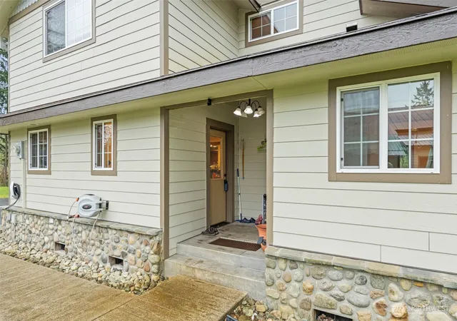 Photo 4 of Single family home for sale at 18222 SE Wax Rd, Covington, WA 98042 | MLS# NWM2503186 | Listing updated on 2026-09-21