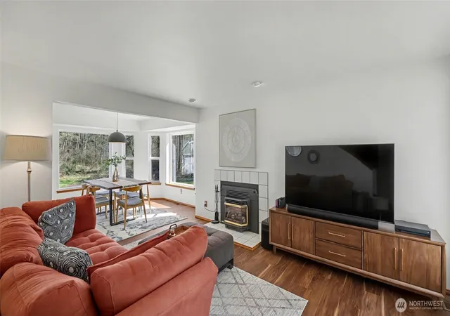 Photo 3 of Single family home for sale at 16302 230th Avenue Se, Maple Valley, WA 98038 | MLS# NWM2503303 | Listing updated on 2026-09-21