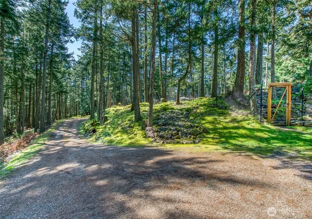 Photo 3 of Single family home for sale at 424 Logan's Run Rd, Eastsound, WA 98245 | MLS# NWM2503343 | Listing updated on 2026-09-21