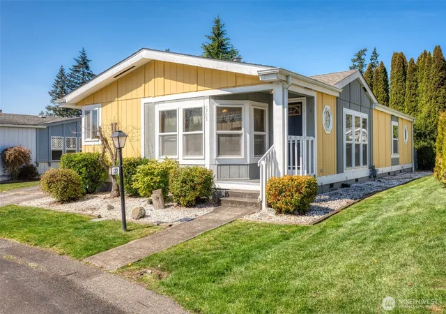 Photo 4 of Manufactured home for sale at 1905 138th Street E #122, Tacoma, WA 98445 | MLS# NWM2503347 | Listing updated on 2026-09-21