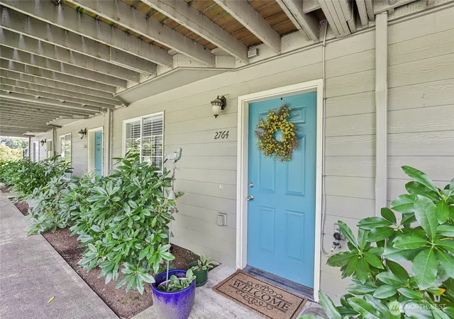 Photo 2 of Sale Pending at 2764 E Mcloughlin Blvd, Vancouver, WA 98661 | MLS# NWM2503351 | Listing updated on 2026-09-25