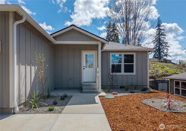Photo 2 of Sale Pending at 441 Chestnut St, Shelton, WA 98584 | MLS# NWM2503364 | Listing updated on 2026-09-25